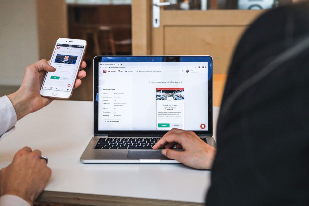 How to Use Online Job Platforms Safely When Applying Abroad Choose online job platforms carefully